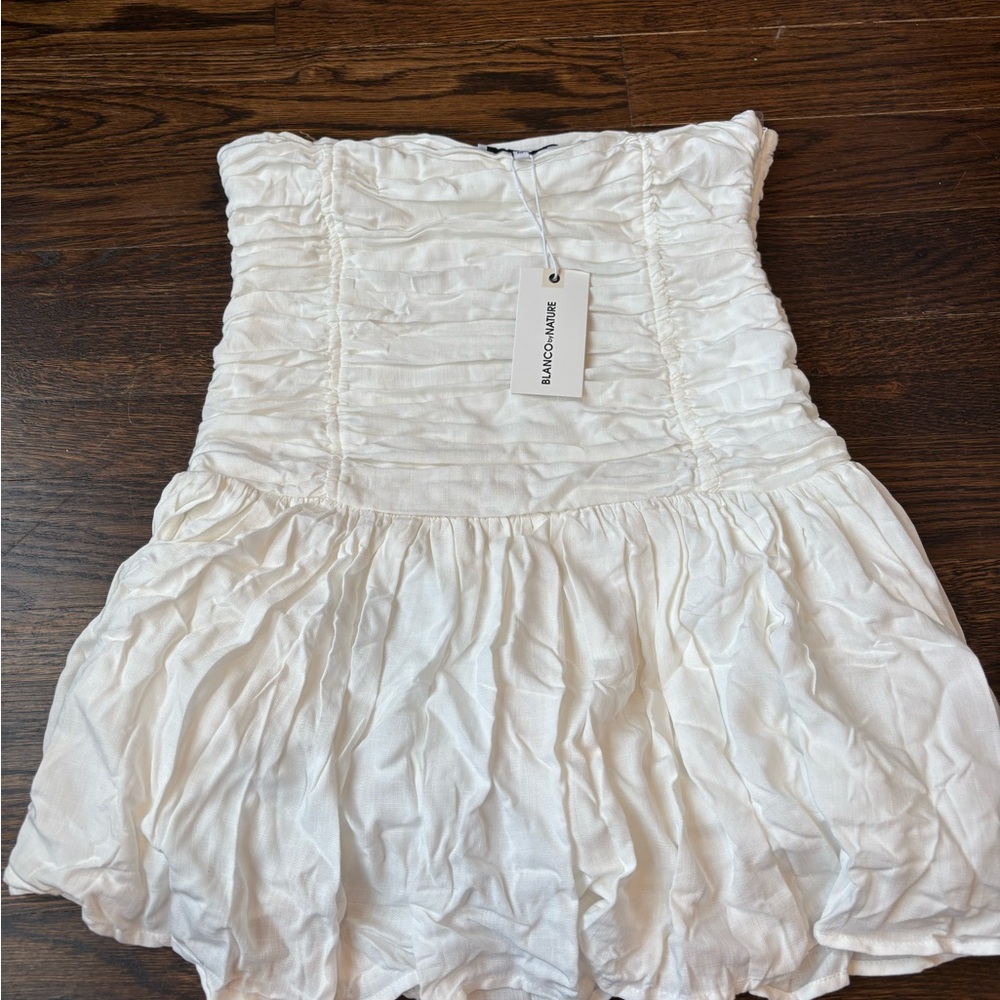 Elegant White Strapless Dress
